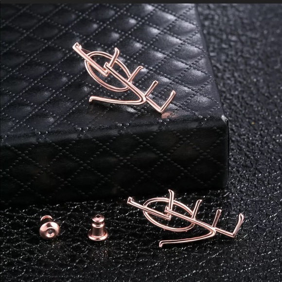 New Women’s Rose Gold Love Earrings - Picture 5 of 8